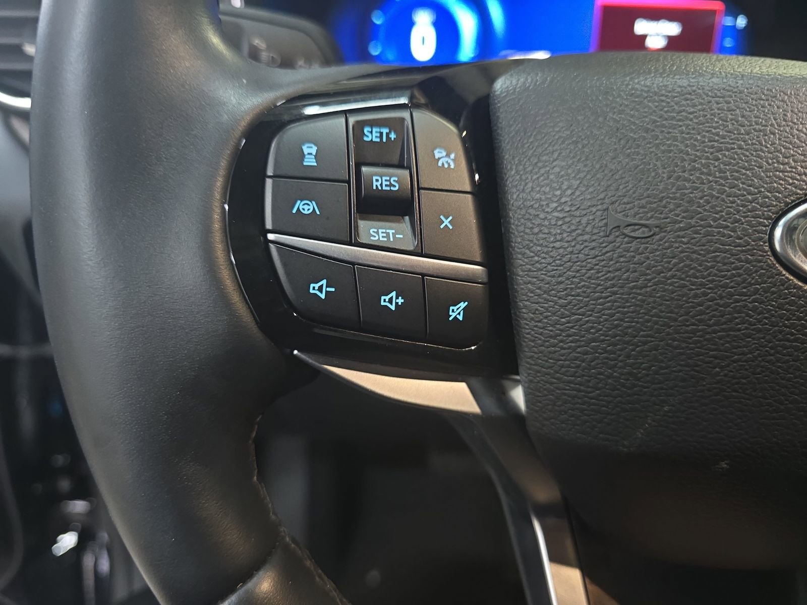 Used 2022 Ford Explorer Platinum w/ Equipment Group 601A AWD/4WD image 19