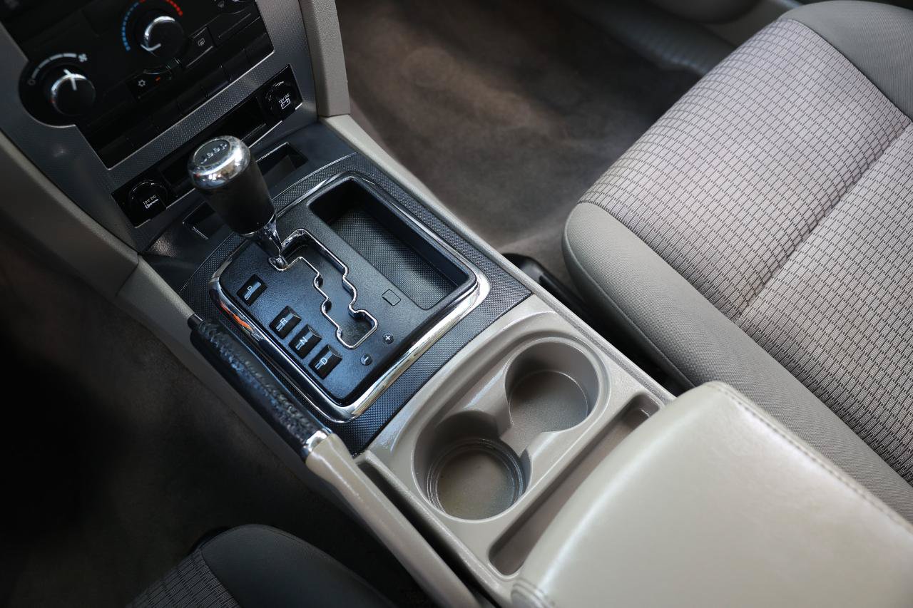 Used 2009 Jeep Grand Cherokee Laredo RWD image 34