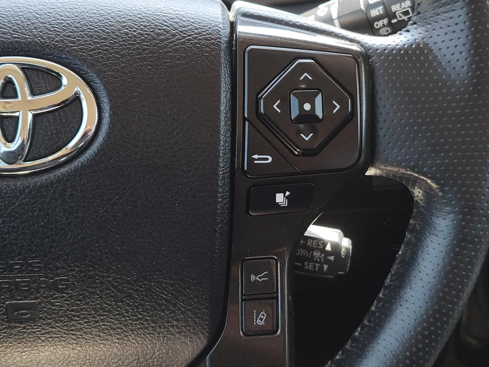 Used 2023 Toyota 4Runner TRD Off-Road Premium w/ Off Road Premium Plus Package AWD/4WD image 31