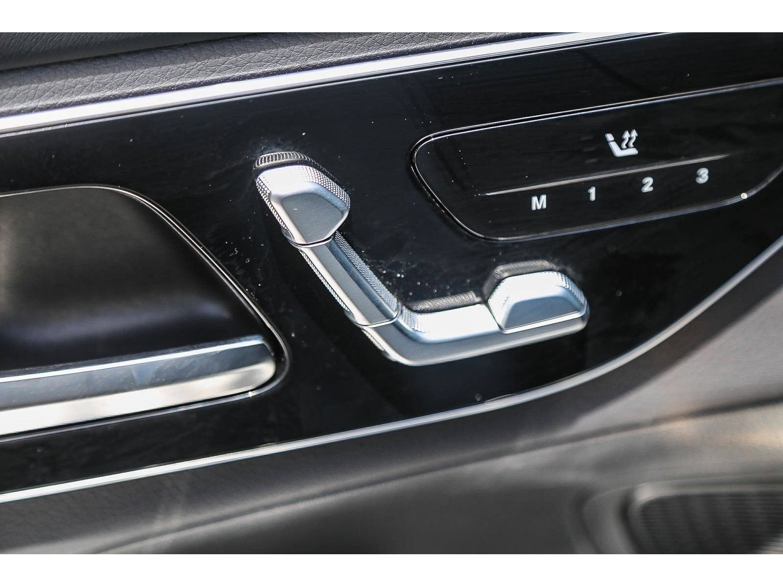 Certified 2025 Mercedes-Benz GLC 300 4MATIC image 20