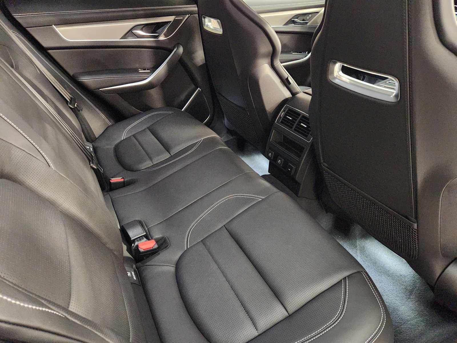 New 2026 Jaguar F-PACE R-Dynamic S AWD/4WD image 32