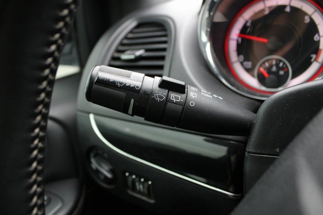 Used 2016 Dodge Grand Caravan SXT image 12