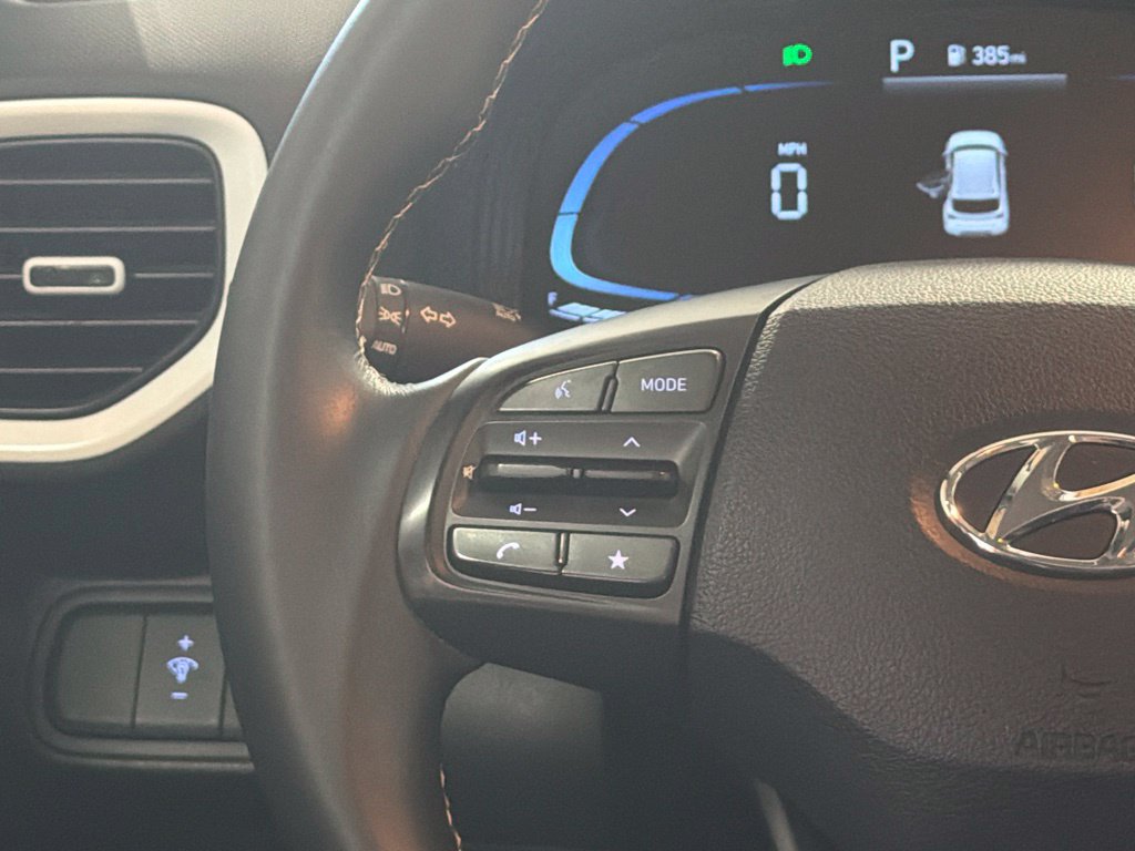 Certified 2024 Hyundai Venue Limited FWD image 19