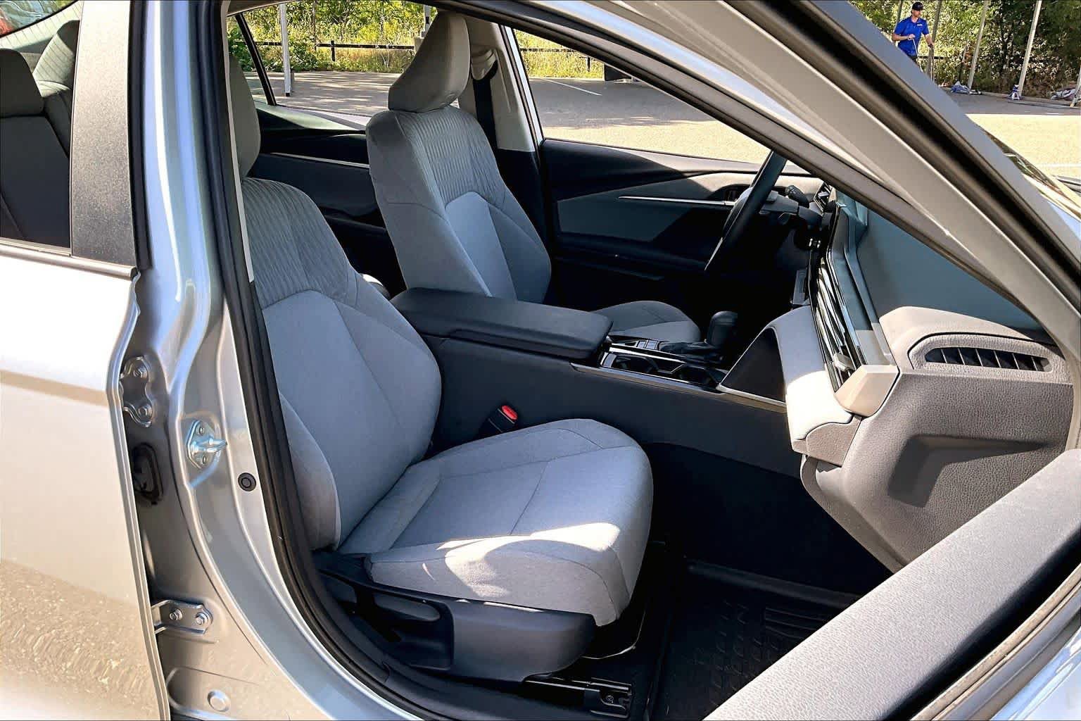 Used 2025 Toyota Camry LE w/ Convenience Package image 8