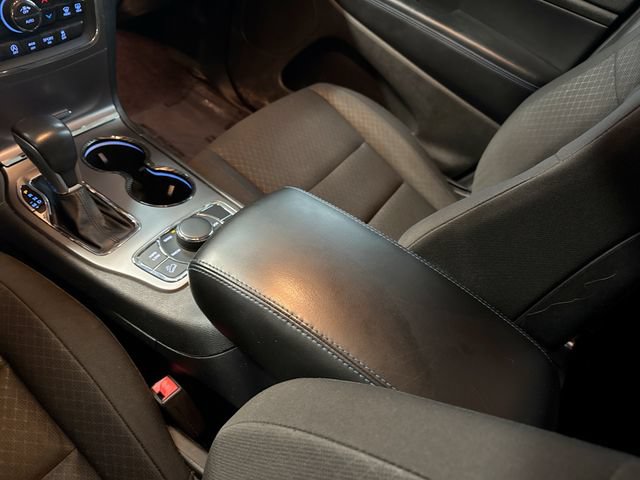 Used 2019 Jeep Grand Cherokee Laredo AWD/4WD image 22