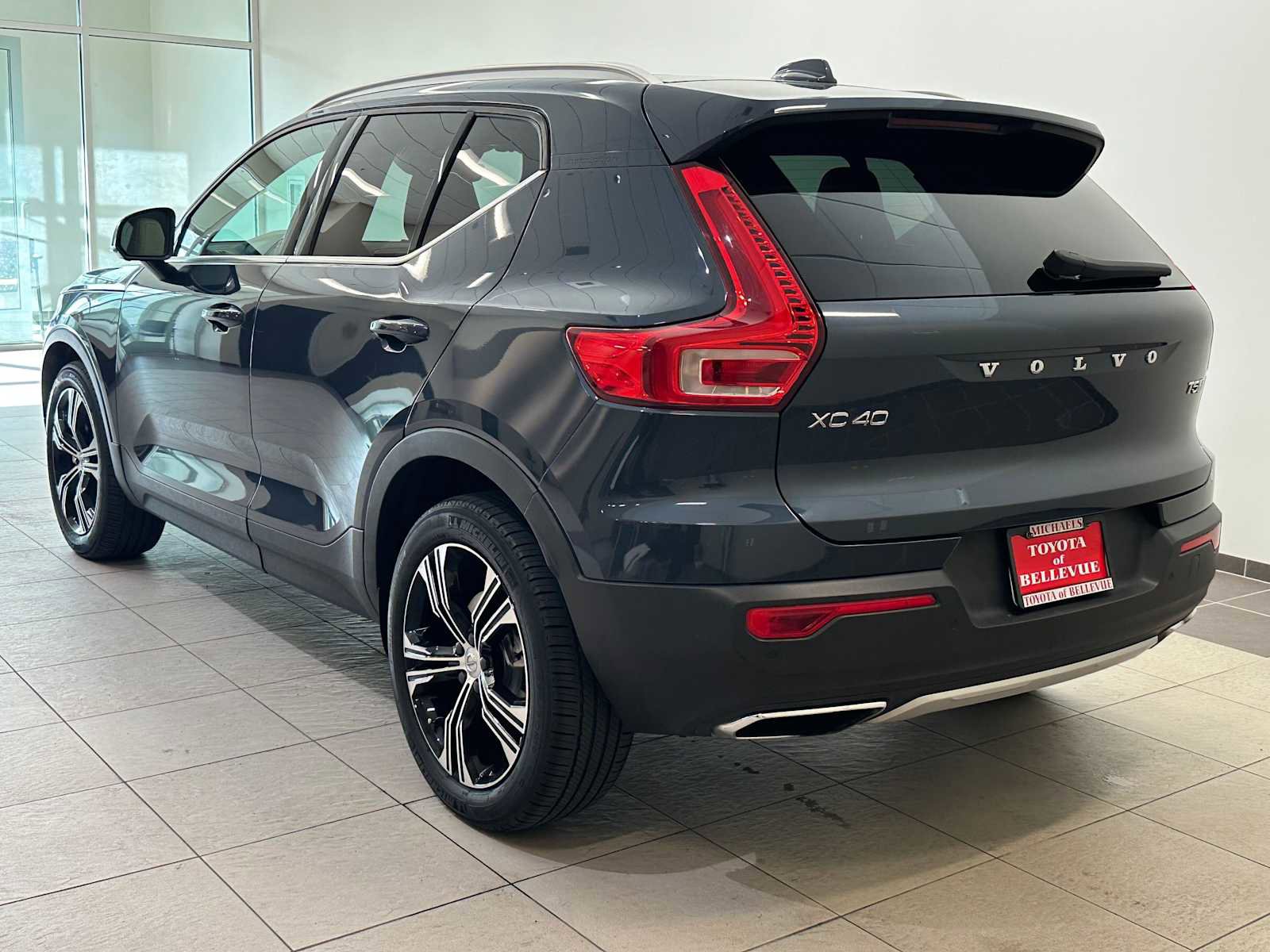 Used 2020 Volvo XC40 T5 Inscription w/ Protection Package Premier image 4