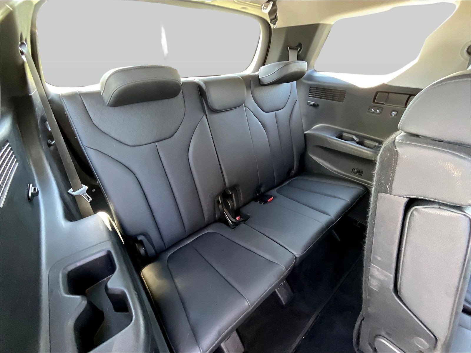 Used 2022 Hyundai Palisade SEL w/ 8P Bench Seat Package AWD/4WD image 29