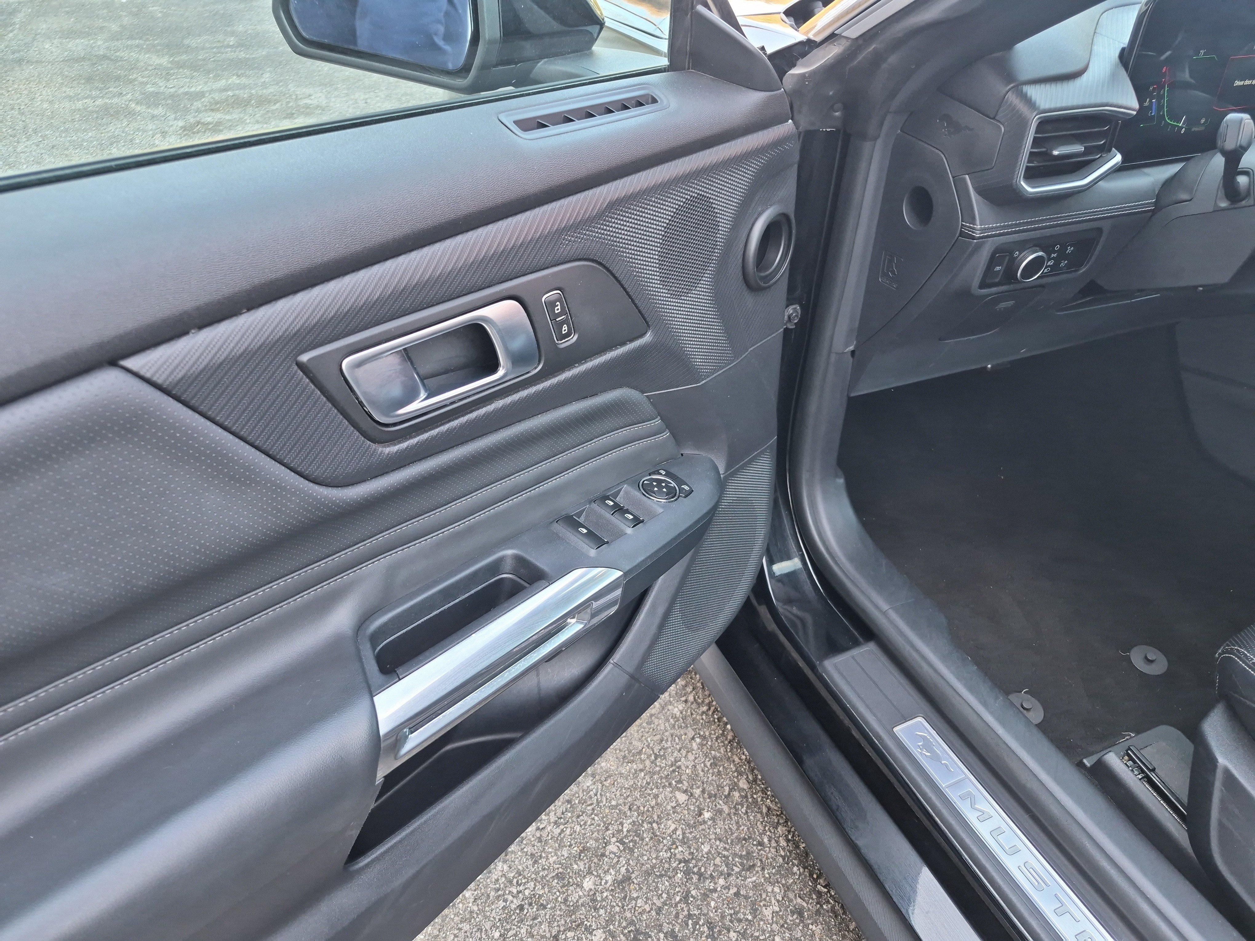 Used 2024 Ford Mustang Premium image 10