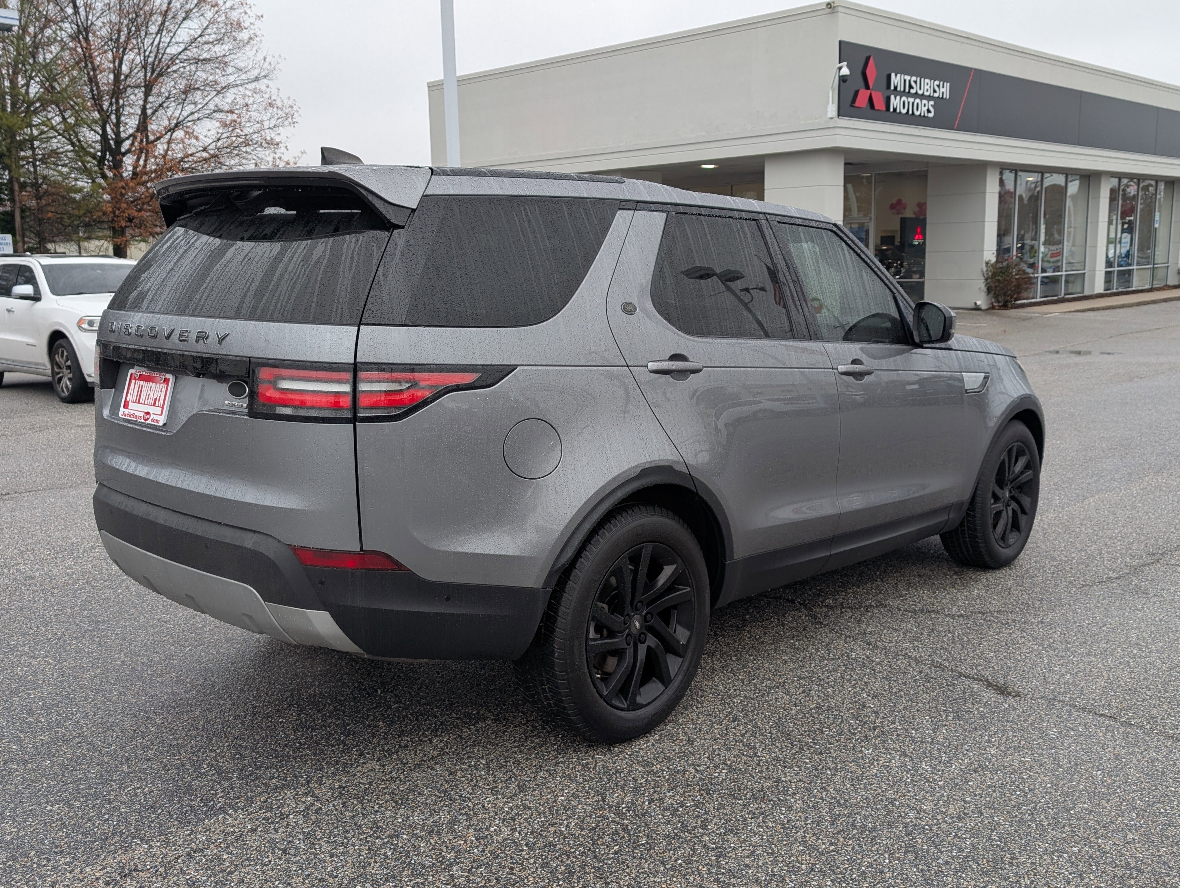 Used 2020 Land Rover Discovery HSE image 3
