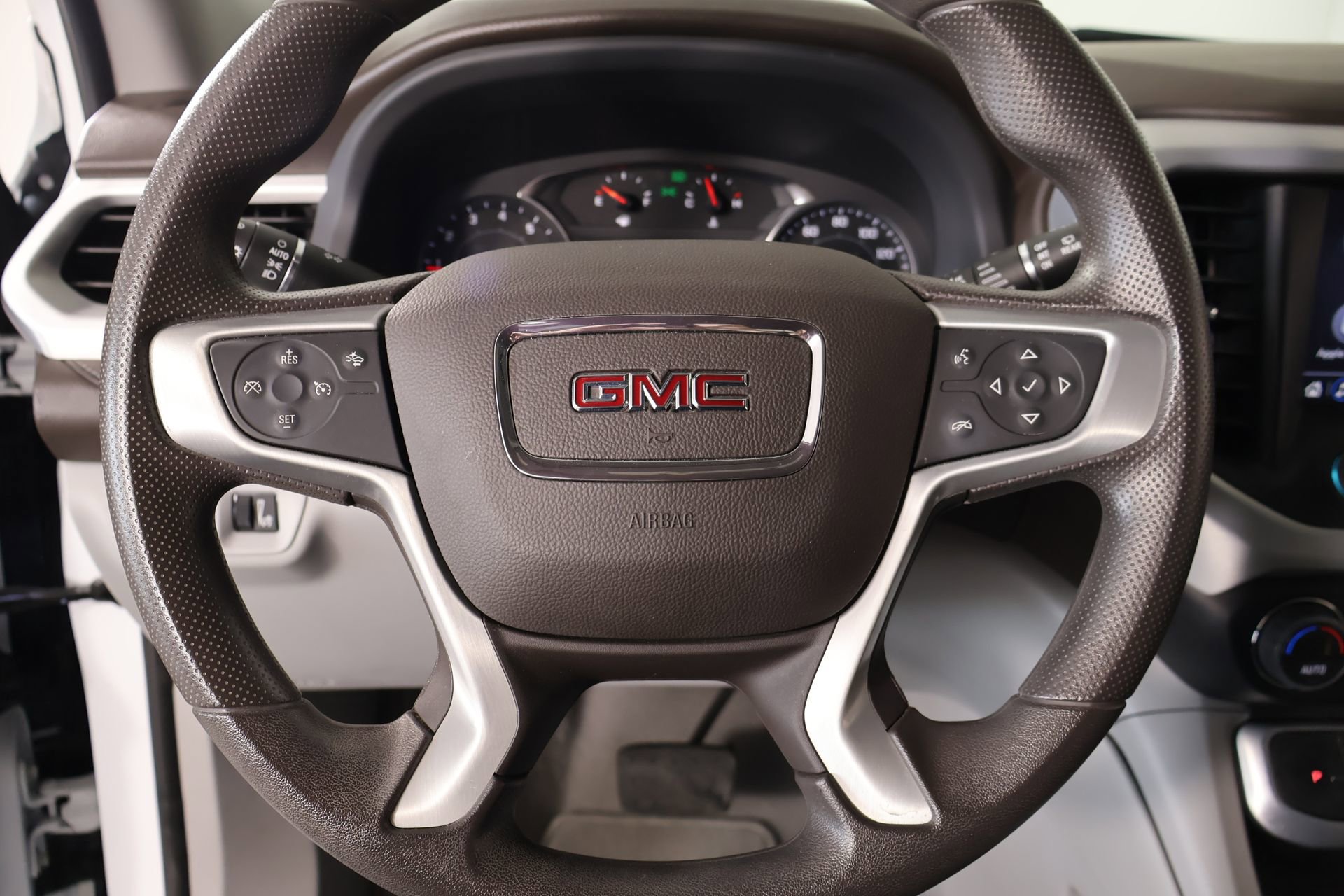 Used 2023 GMC Acadia SLE AWD/4WD image 3