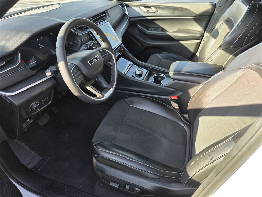 Used 2024 Jeep Grand Cherokee L Laredo image 9