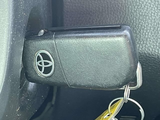 Used 2020 Toyota RAV4 LE FWD image 32