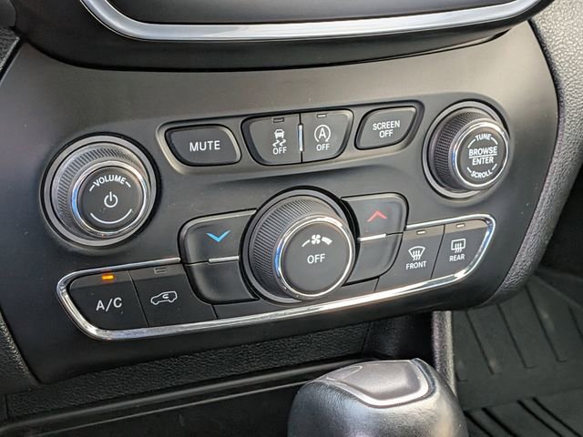 Used 2021 Jeep Cherokee Latitude Plus AWD/4WD image 20