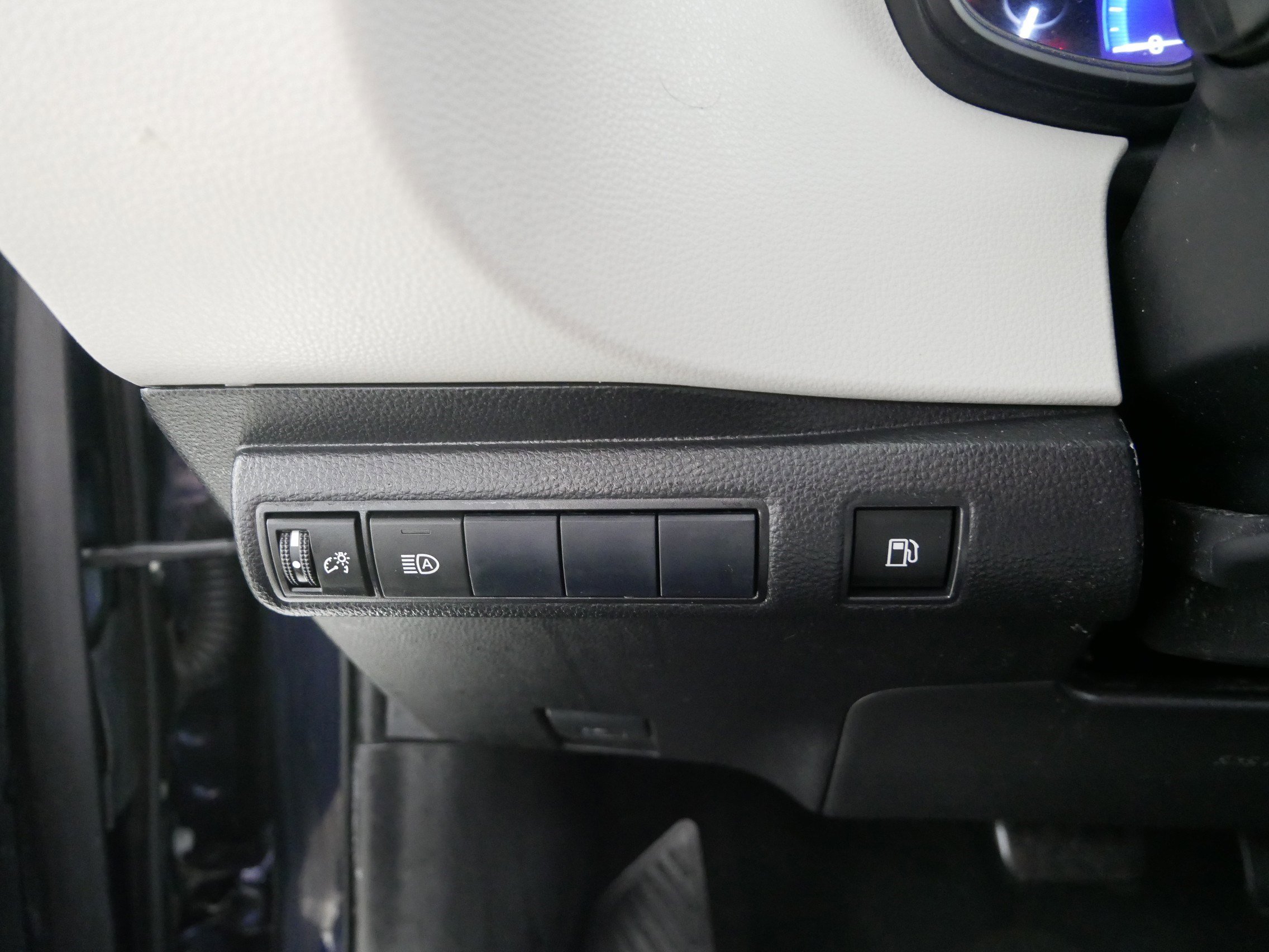 Used 2020 Toyota Corolla LE image 26