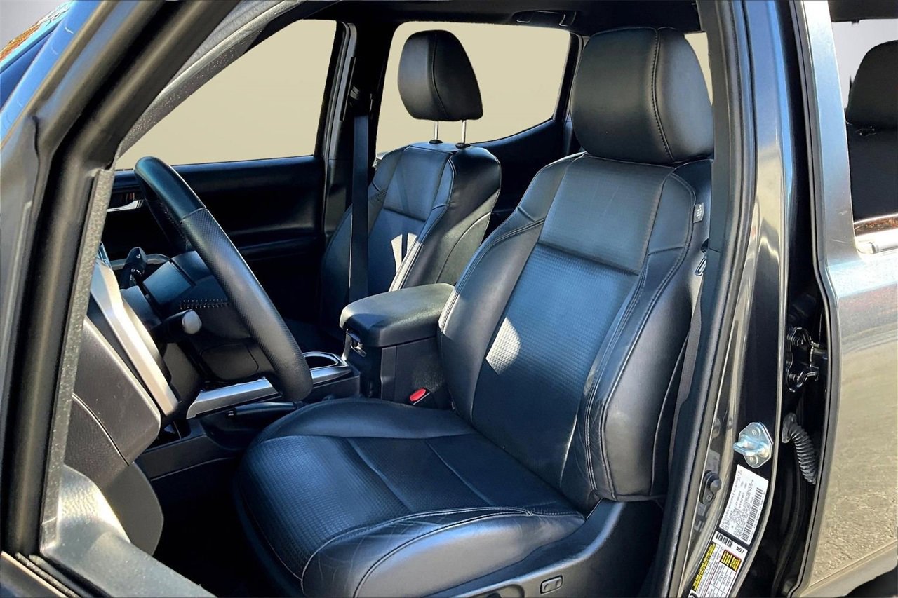 Used 2022 Toyota Tacoma Limited image 20