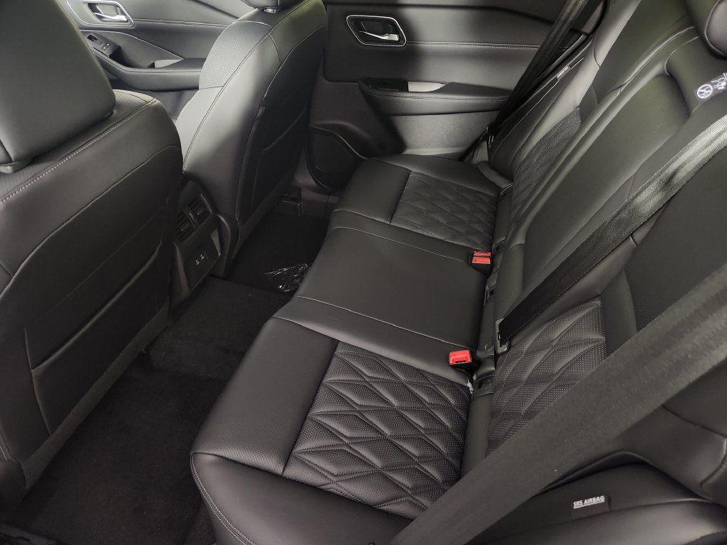 New 2026 Nissan Rogue Platinum AWD/4WD image 17