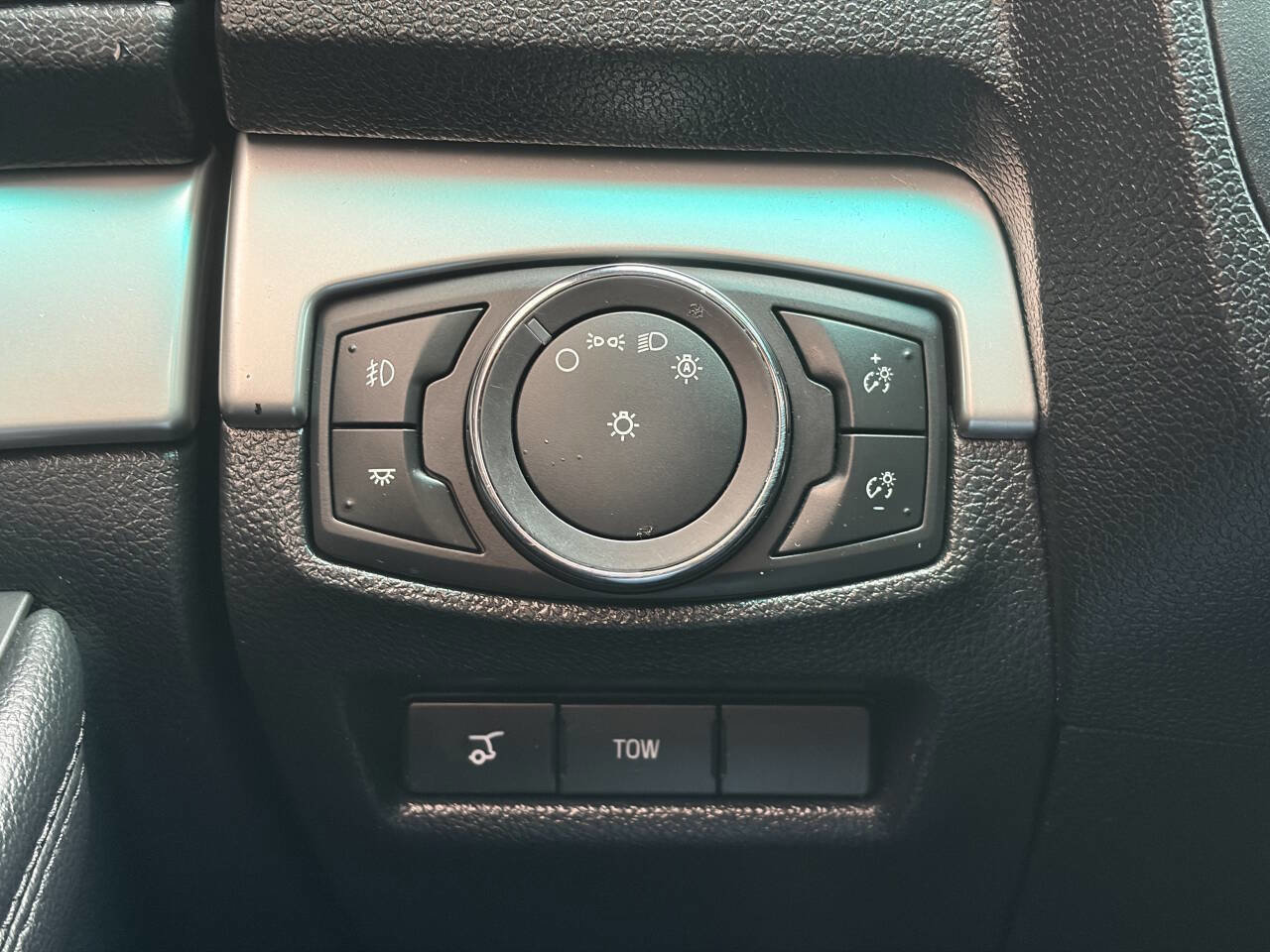 Used 2016 Ford Explorer XLT w/ Equipment Group 202A image 30