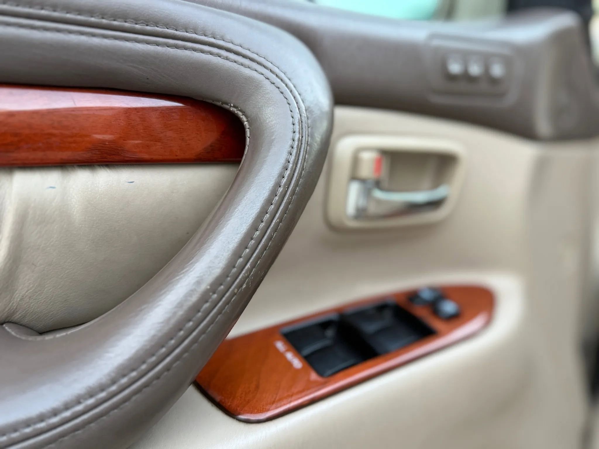 Used 1999 Lexus LX 470 4WD image 25