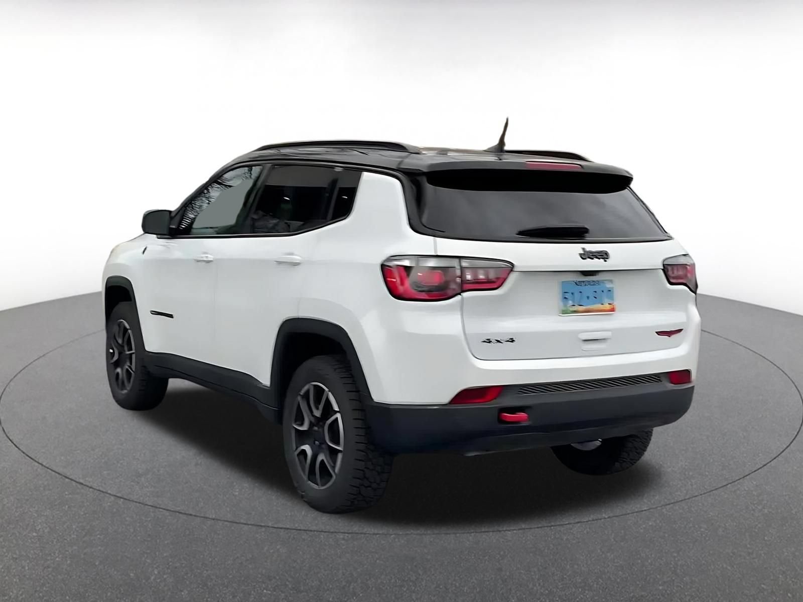 Used 2025 Jeep Compass Trailhawk AWD/4WD image 11