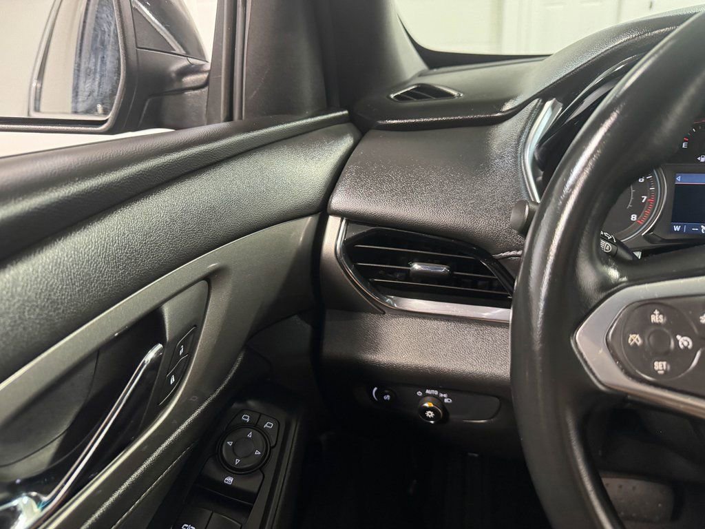 Used 2023 Chevrolet Traverse LT image 81