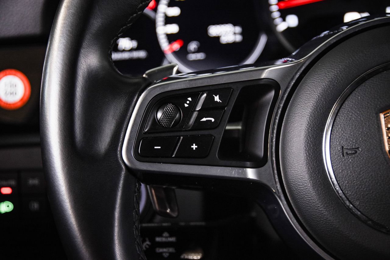 Certified 2023 Porsche Cayenne Platinum Edition image 17
