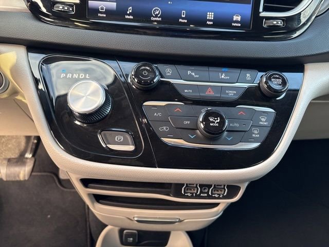Used 2023 Chrysler Pacifica Touring-L FWD image 24
