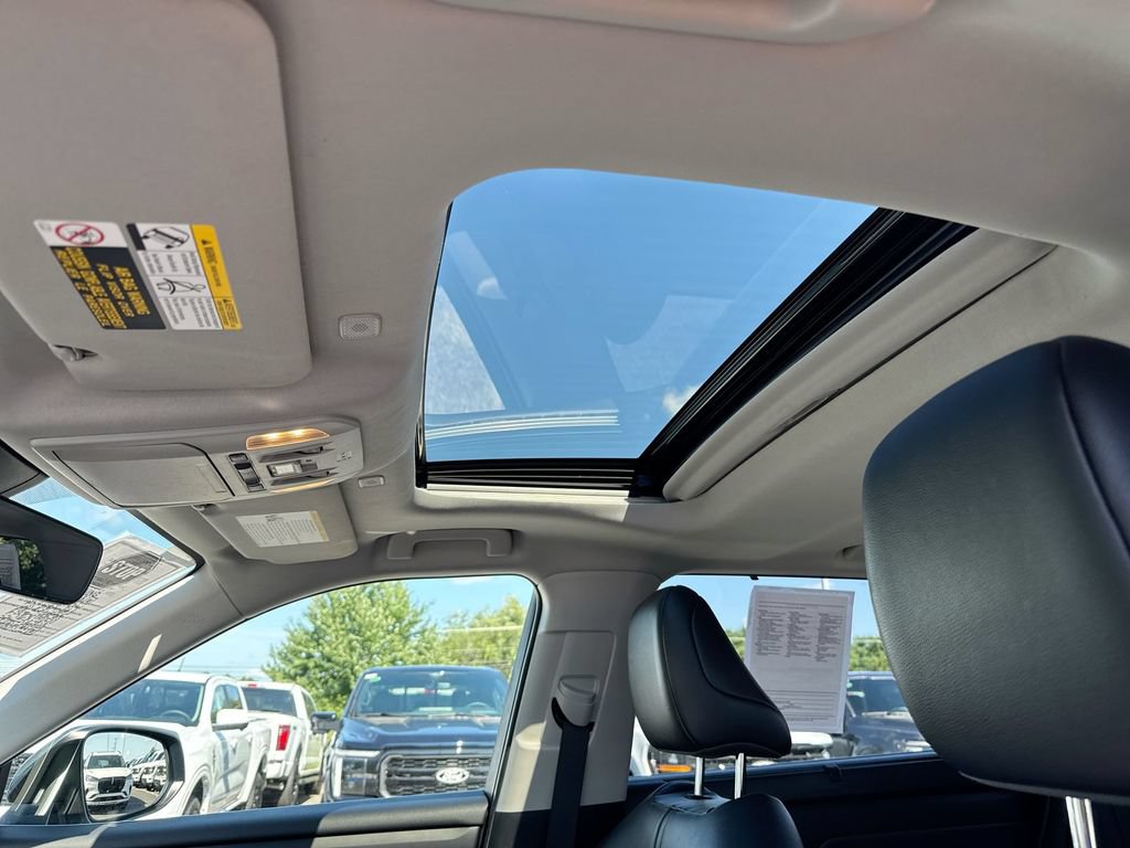 Used 2023 Toyota Highlander XLE AWD/4WD image 19