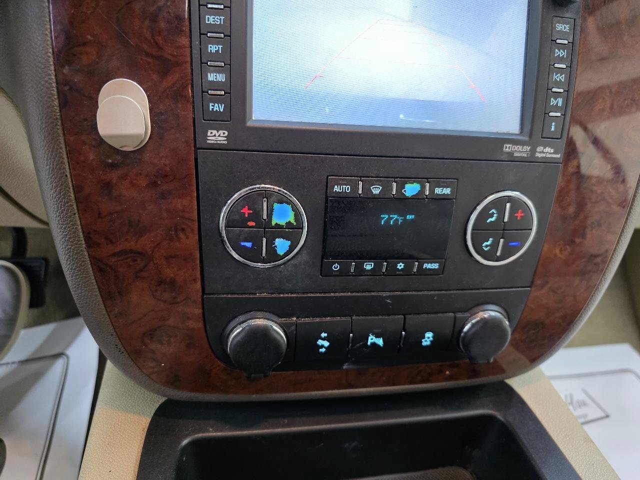 Used 2013 Chevrolet Suburban LT RWD image 33