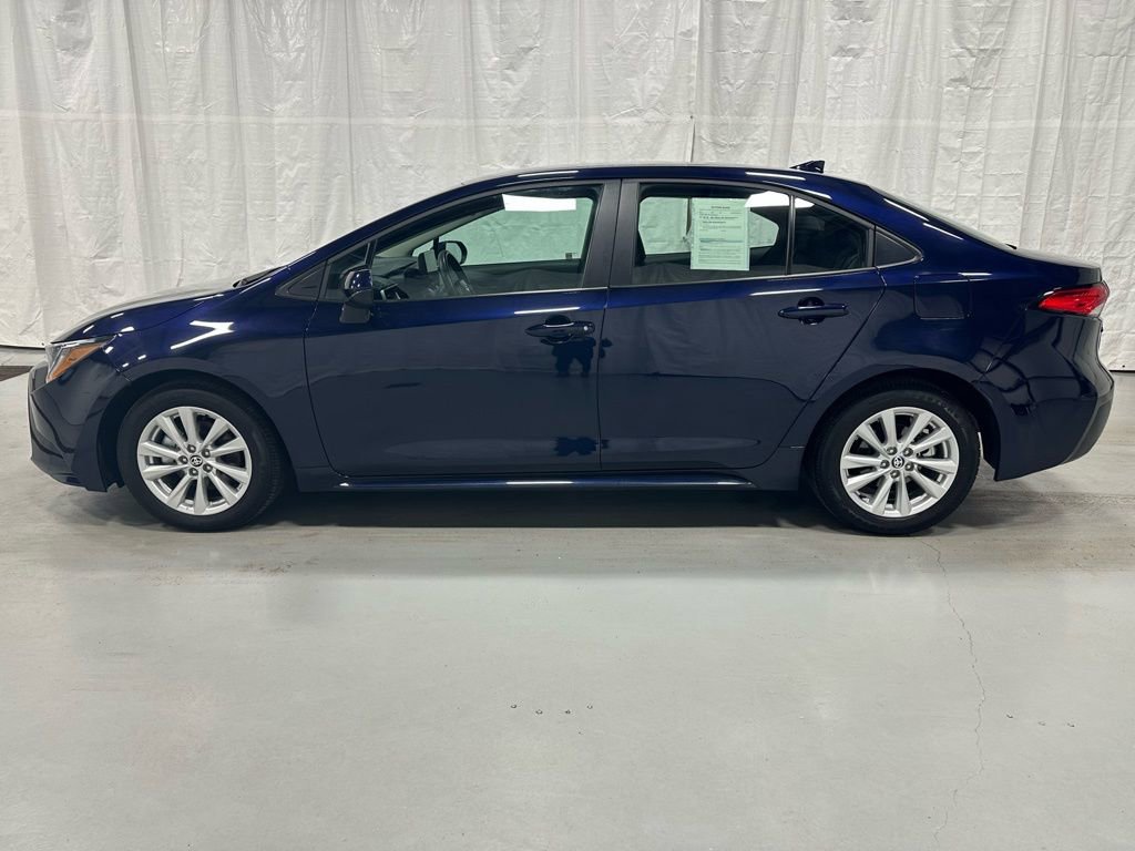 Used 2025 Toyota Corolla LE w/ LE Premium Package image 4