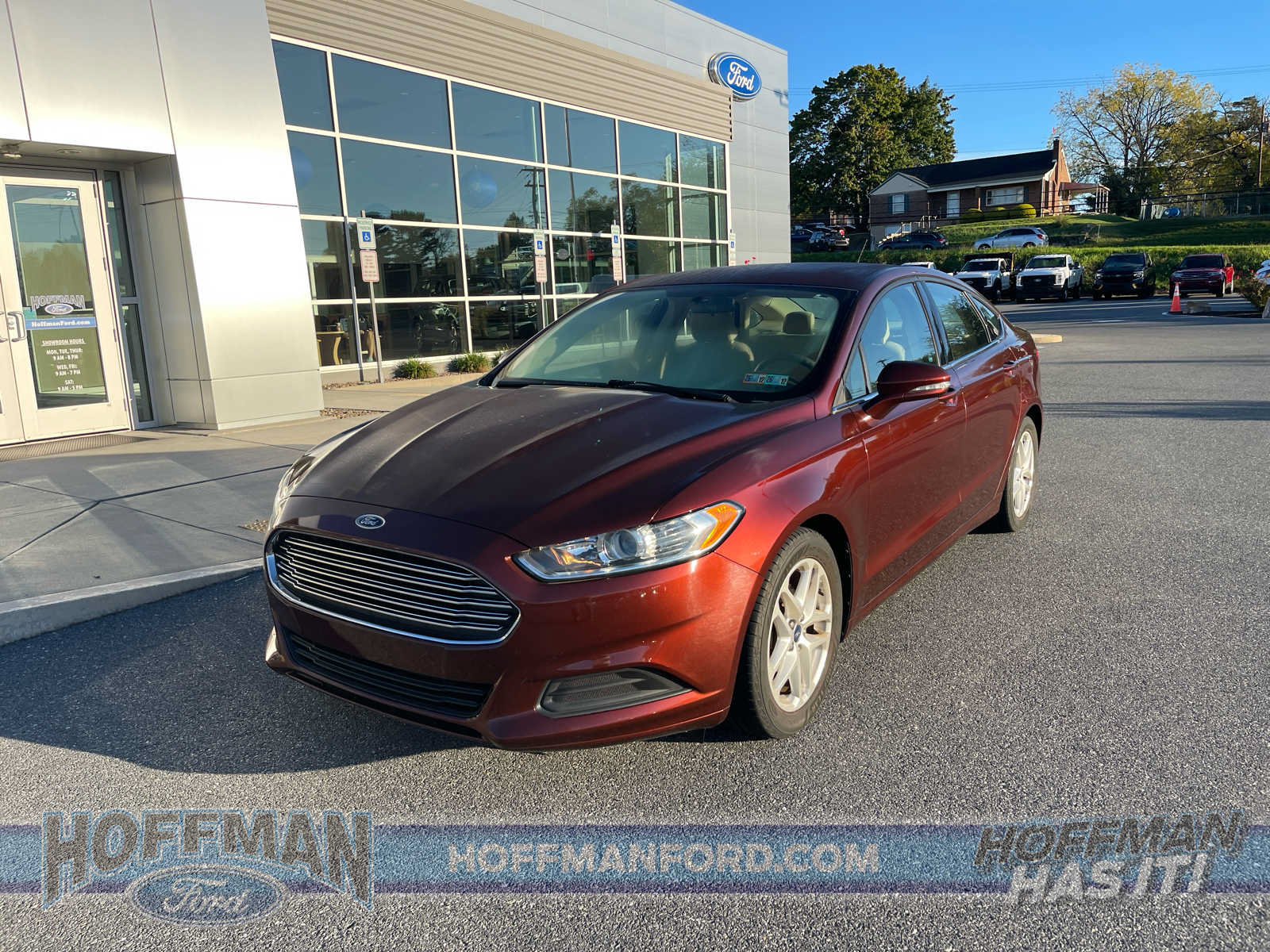Used 2015 Ford Fusion SE FWD image 2