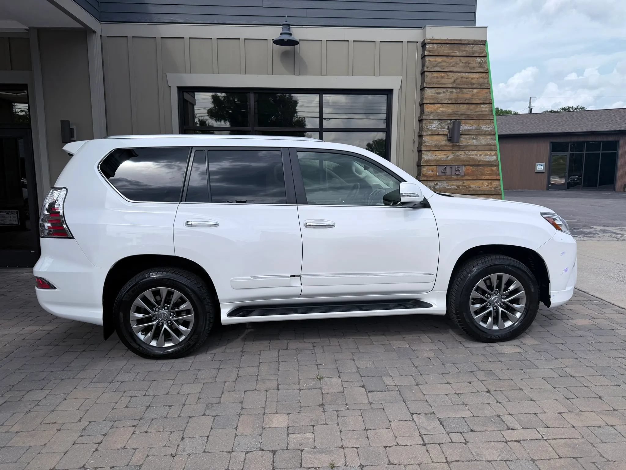 Used 2017 Lexus GX 460 Luxury AWD/4WD image 14