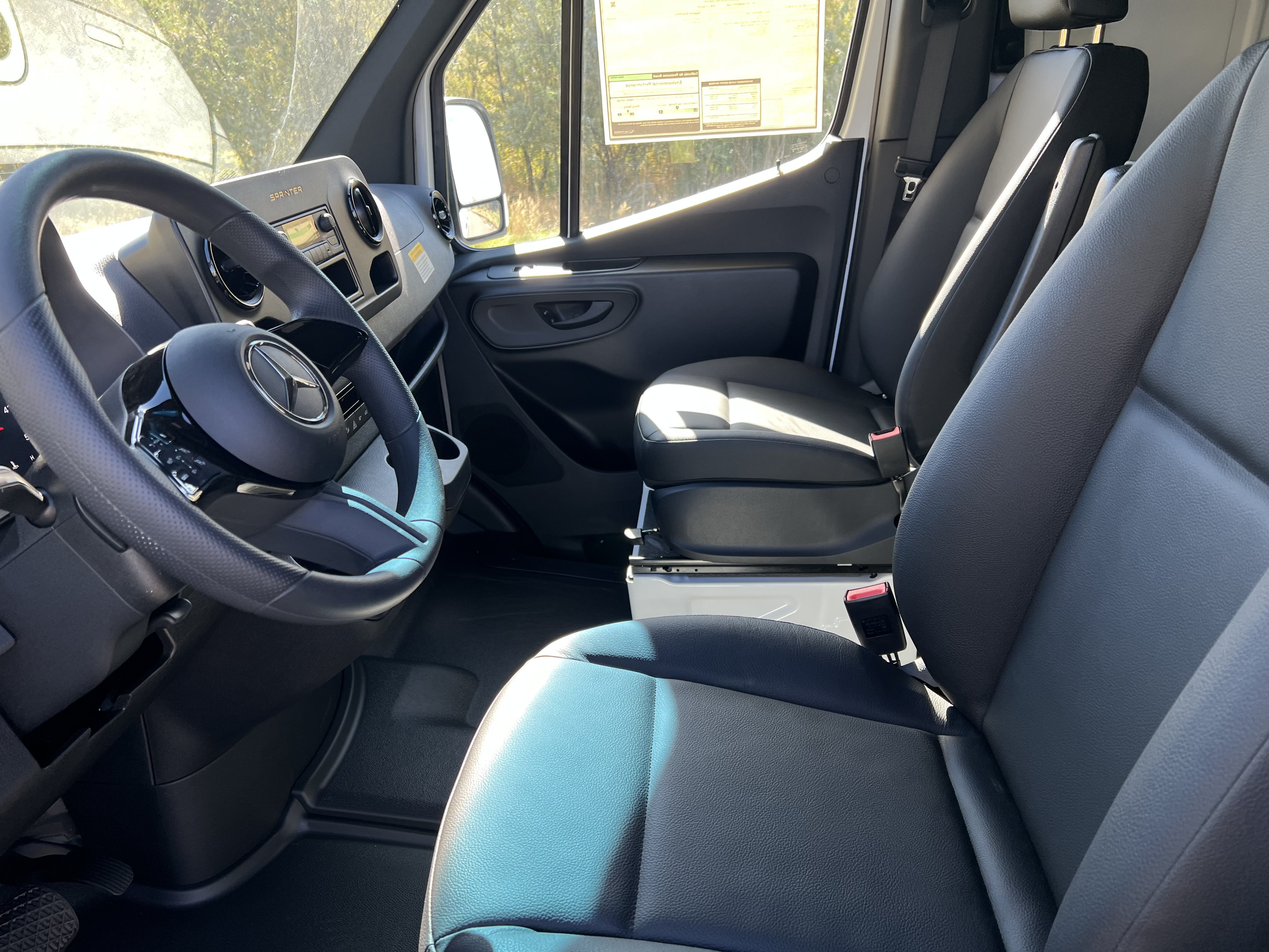 Used 2025 Mercedes-Benz Sprinter 2500 image 18