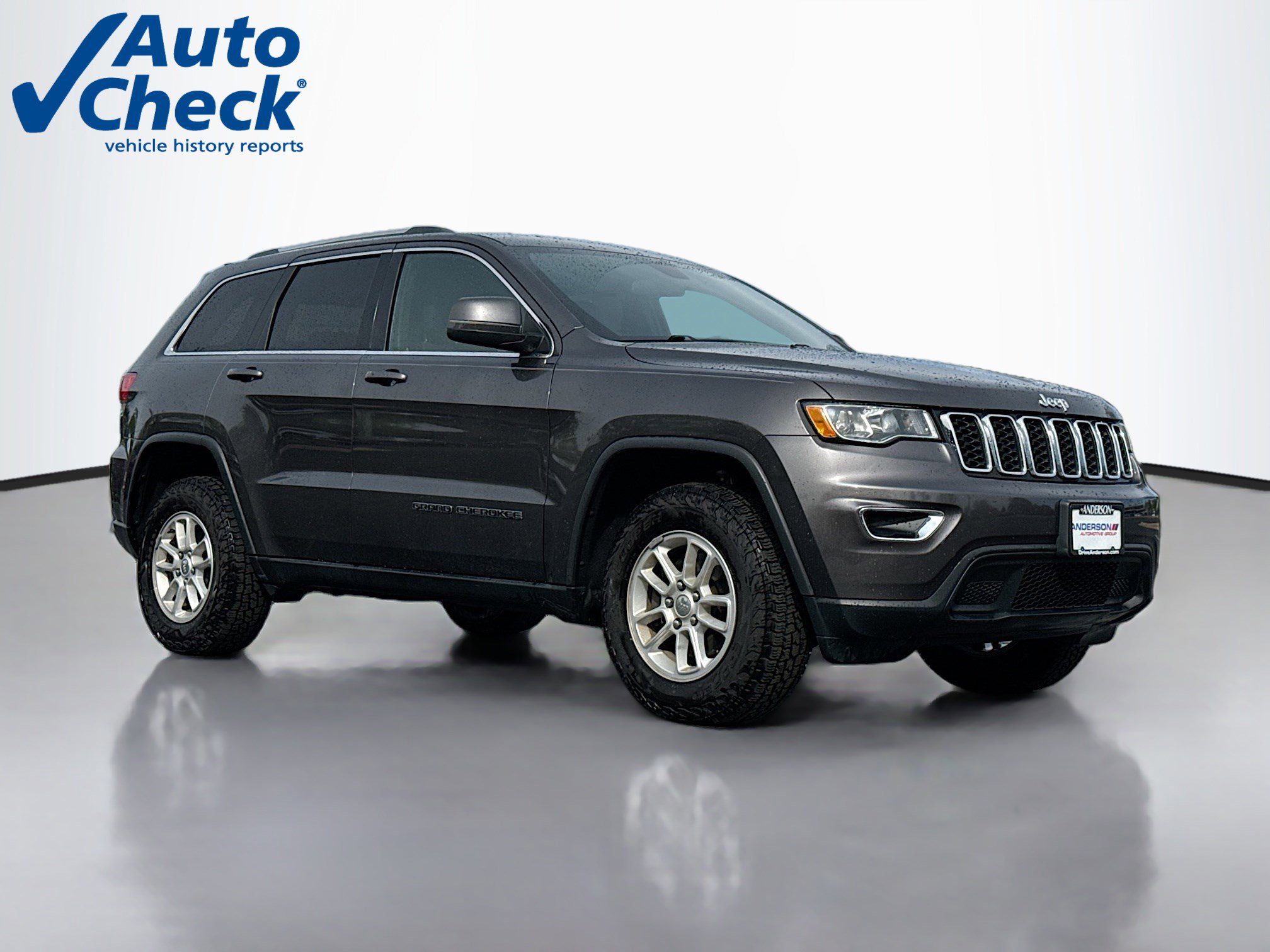 Used 2019 Jeep Grand Cherokee Laredo AWD/4WD image 1