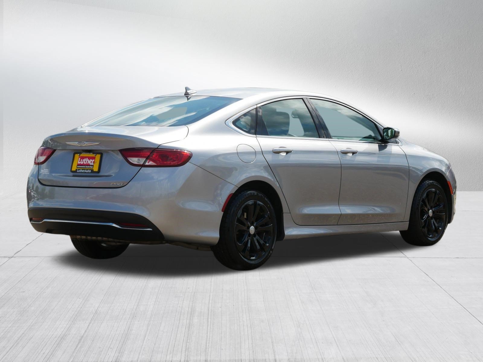 Used 2016 Chrysler 200 Limited w/ Convenience Group FWD image 7