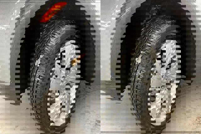 Certified 2024 Buick Encore GX Preferred w/ Comfort Package image 33