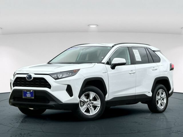 Used 2021 Toyota RAV4 LE AWD/4WD image 2