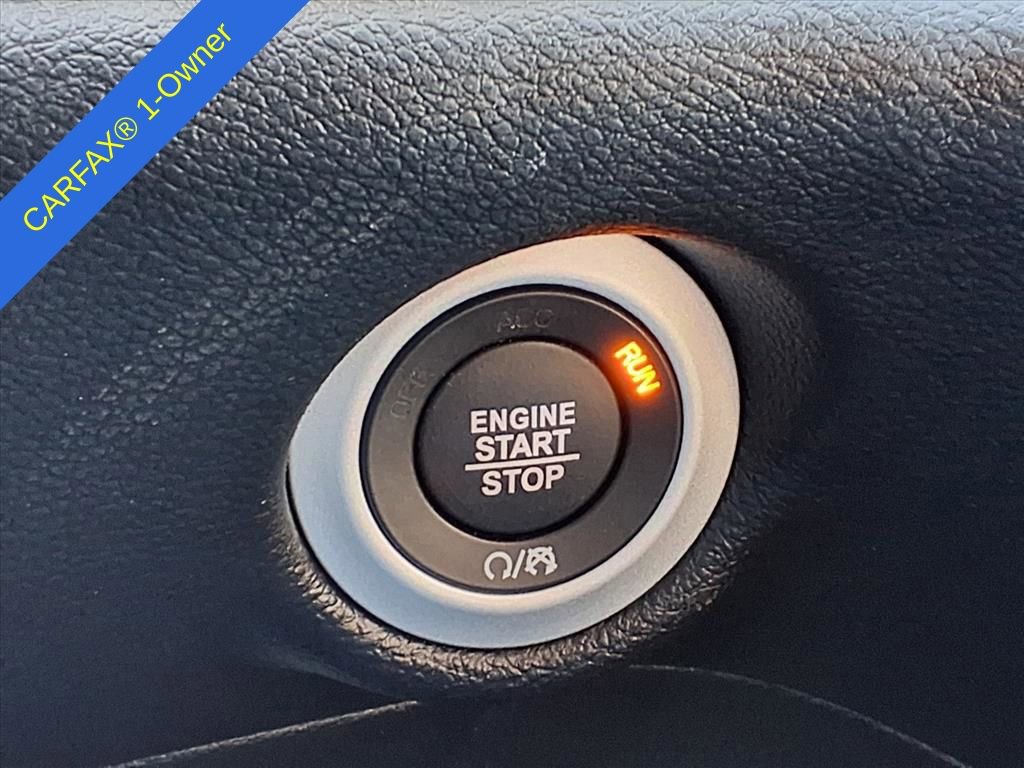 Used 2026 Chrysler Pacifica Select image 26