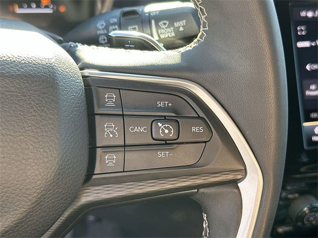 Used 2023 Jeep Grand Cherokee L Laredo image 35