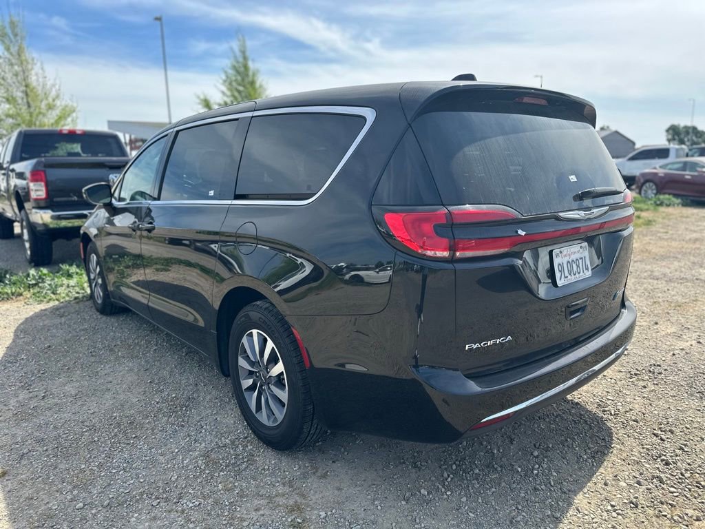 Used 2024 Chrysler Pacifica Select image 4