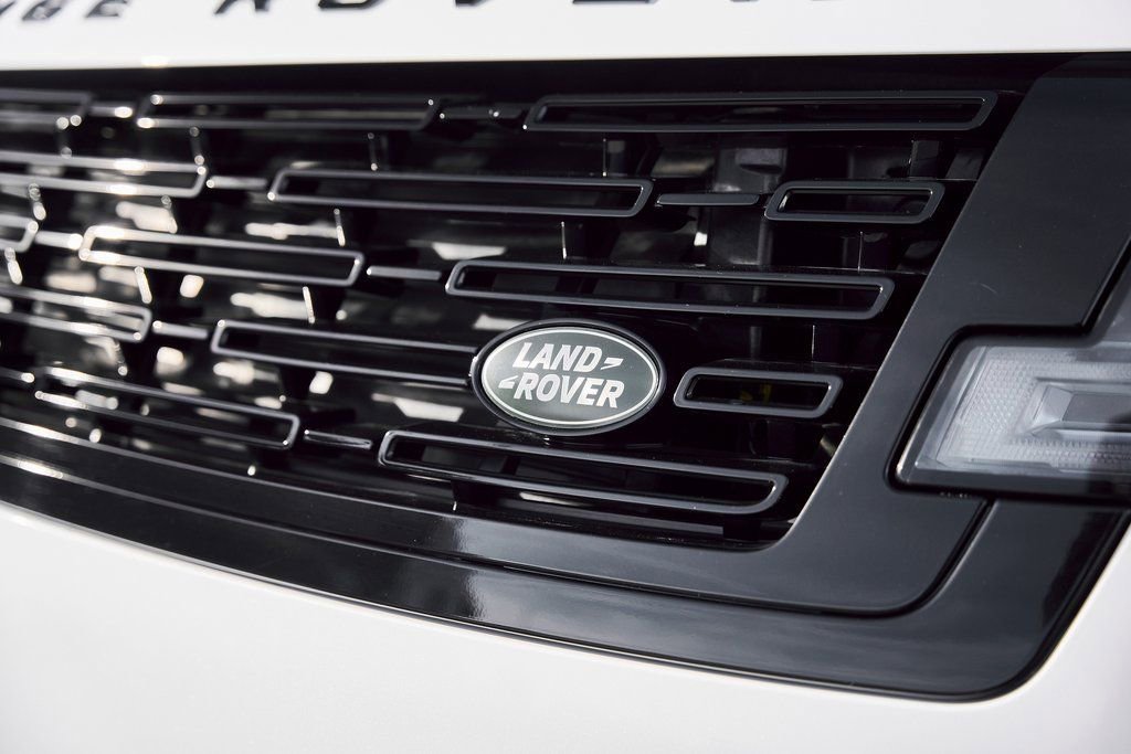 Used 2025 Land Rover Range Rover SE AWD/4WD image 8
