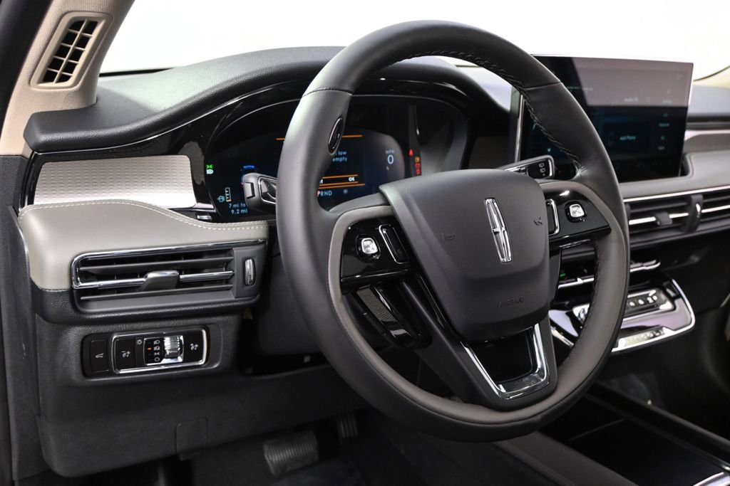 New 2026 Lincoln Corsair Reserve w/ Jet Appearance Package AWD/4WD image 11