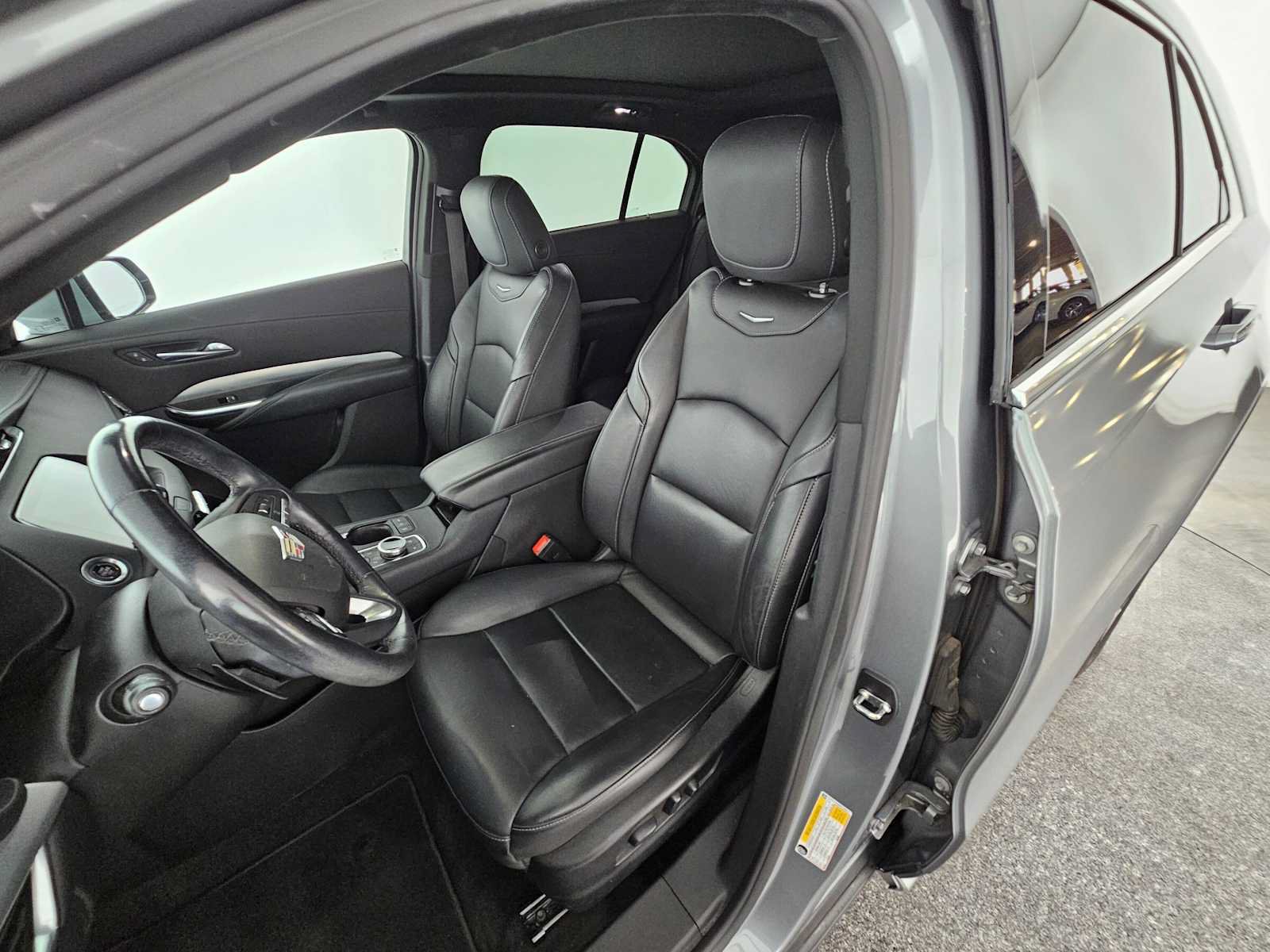 Used 2023 Cadillac XT4 Premium Luxury FWD image 21