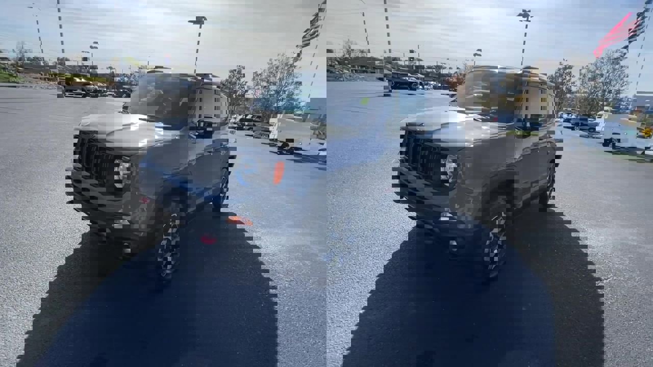 Used 2022 Jeep Renegade Trailhawk image 4