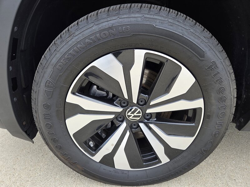 Used 2024 Volkswagen Atlas Cross Sport SE AWD/4WD image 9
