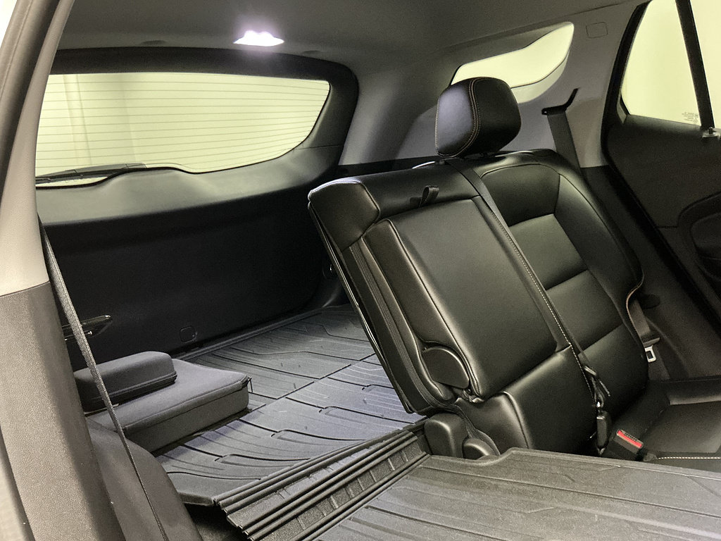 Used 2024 GMC Terrain AT4 w/ LPO, 'HIT The Road' Package AWD/4WD image 33