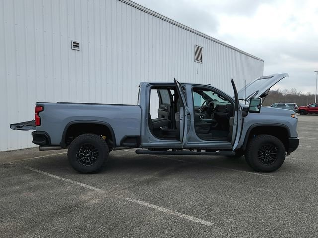 Used 2025 Chevrolet Silverado 2500 ZR2 w/ Technology Package image 15