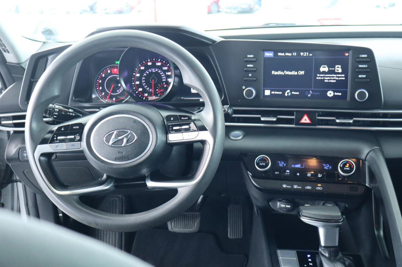 Used 2023 Hyundai Elantra SEL w/ Cargo Package FWD image 17