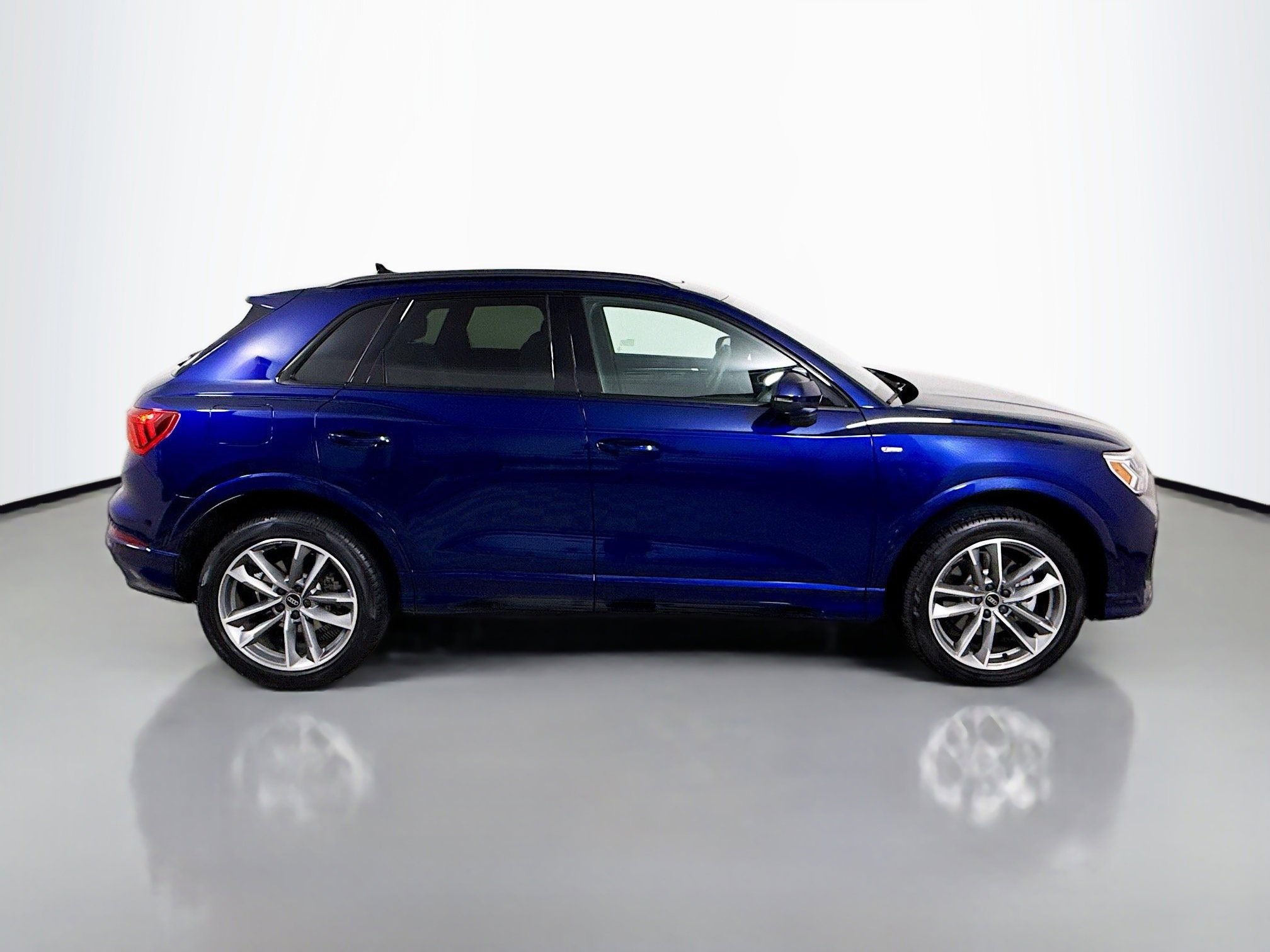 Used 2025 Audi Q3 2.0T Premium image 8