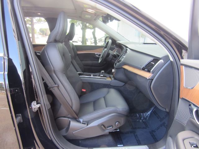 Used 2025 Volvo XC90 T8 Plus w/ Protection Package Premier image 24