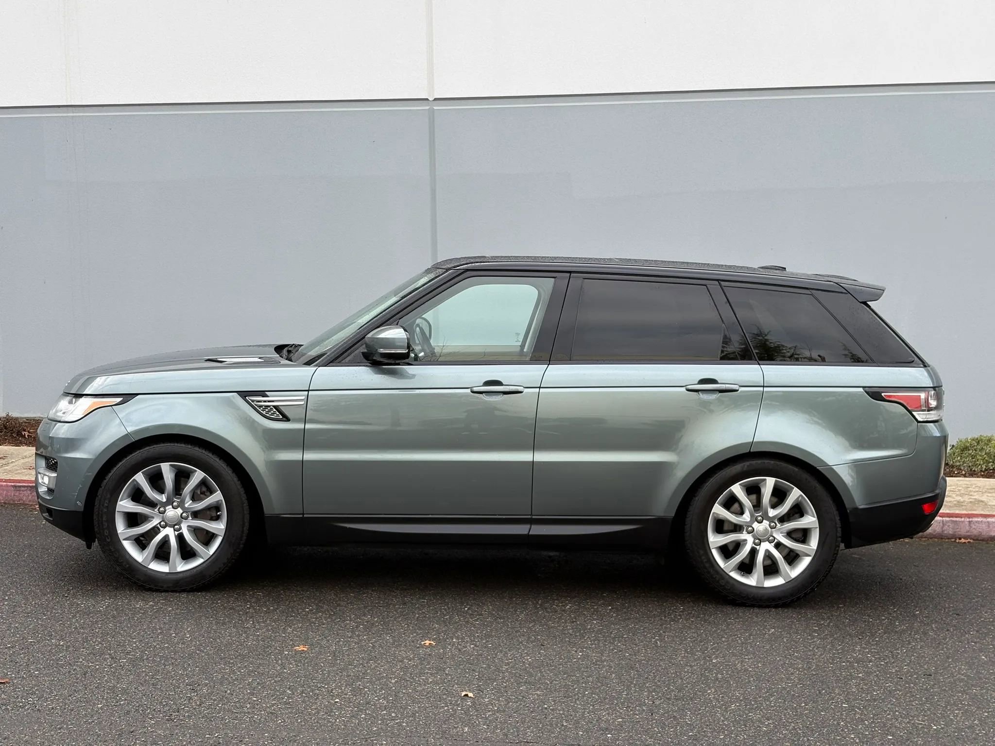 Used 2014 Land Rover Range Rover Sport Supercharged image 3